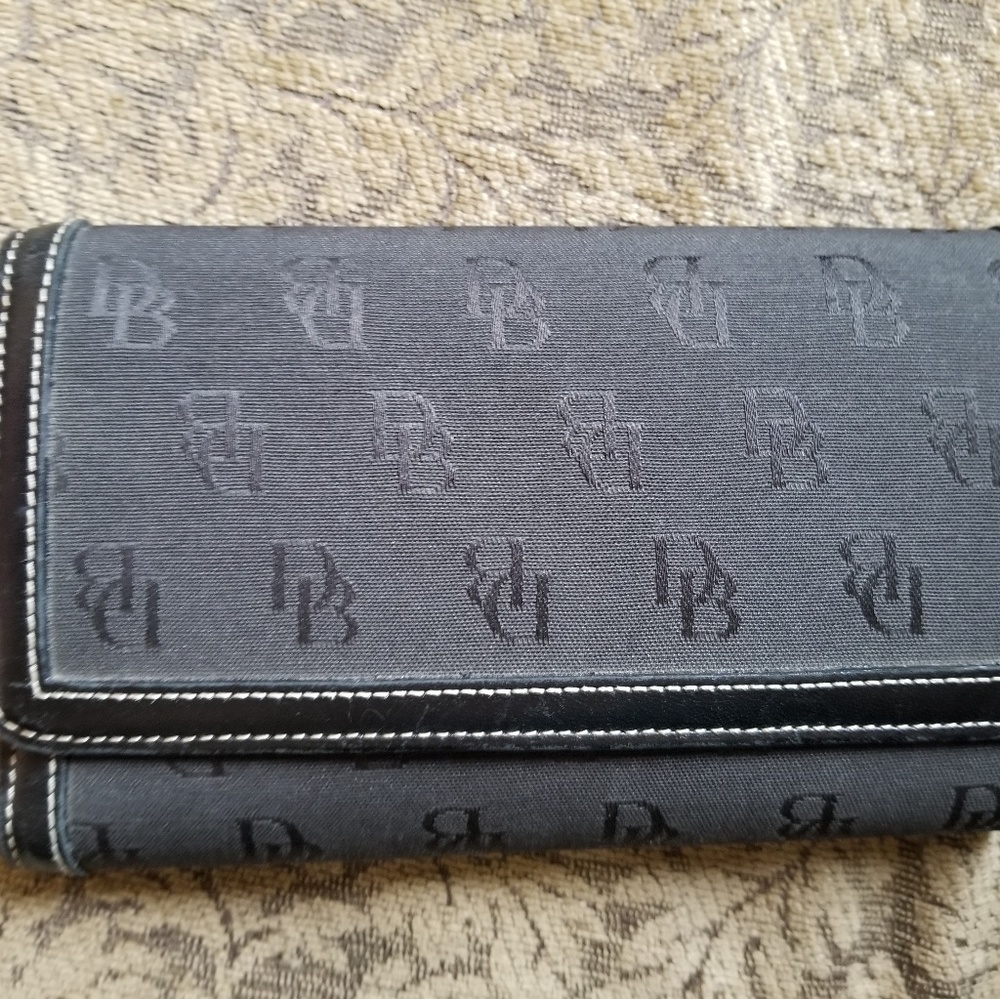 Dooney & Bourke wallet